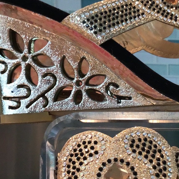 Gold /Black Las Vegas Wedges. Worn once to a show in LV 🎲🎰 - Picture 4 of 9